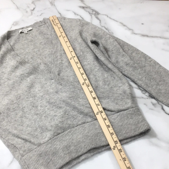 Madewell Gray Knit‎ Wrap Front Sweater Womens XS  PulloverIn Coziest Yarn - Picture 11 of 11